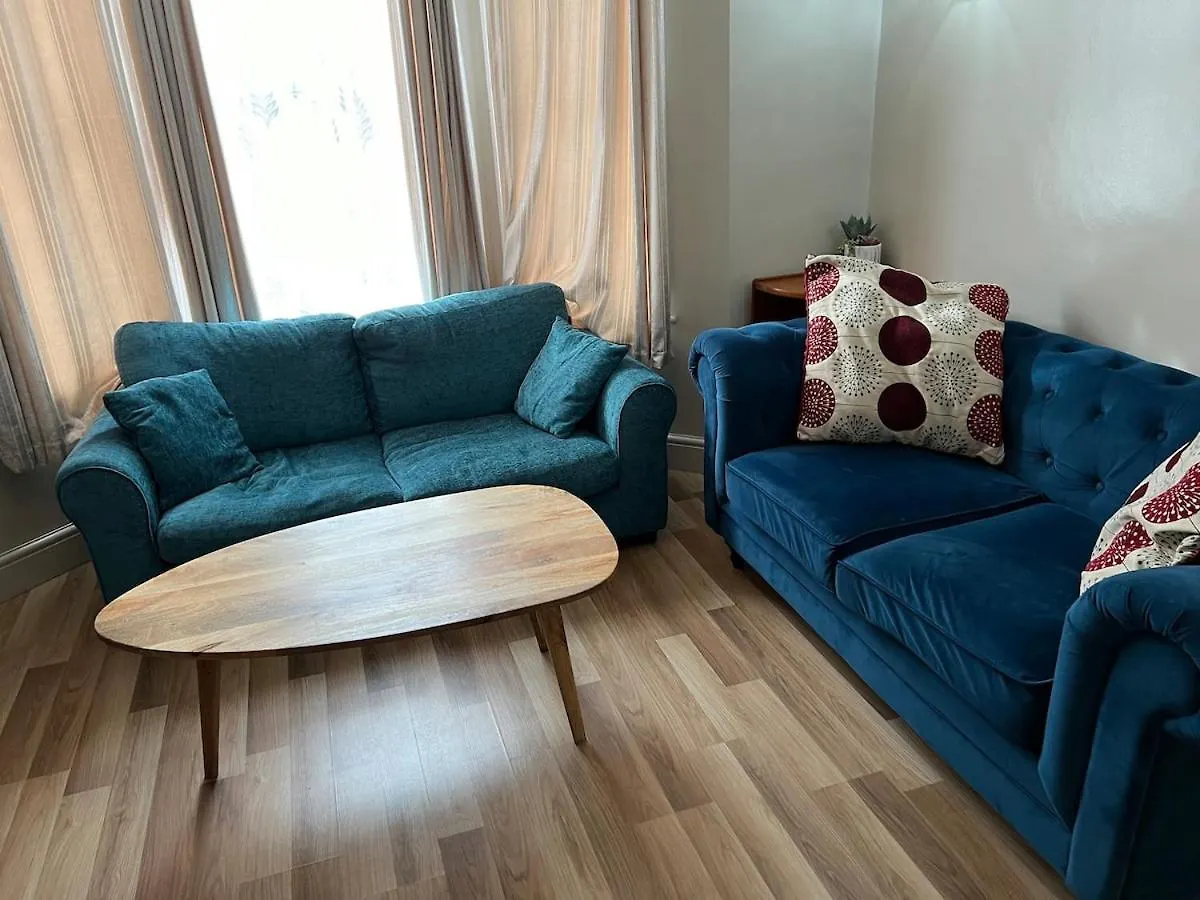 Tatil Evi Family House Bournemouth - Spa, Garden, Parking