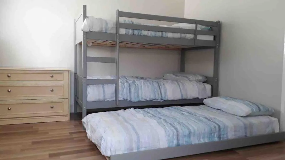 Family House Bournemouth - Spa, Garden, Parking 0*,  Birleşik Krallık